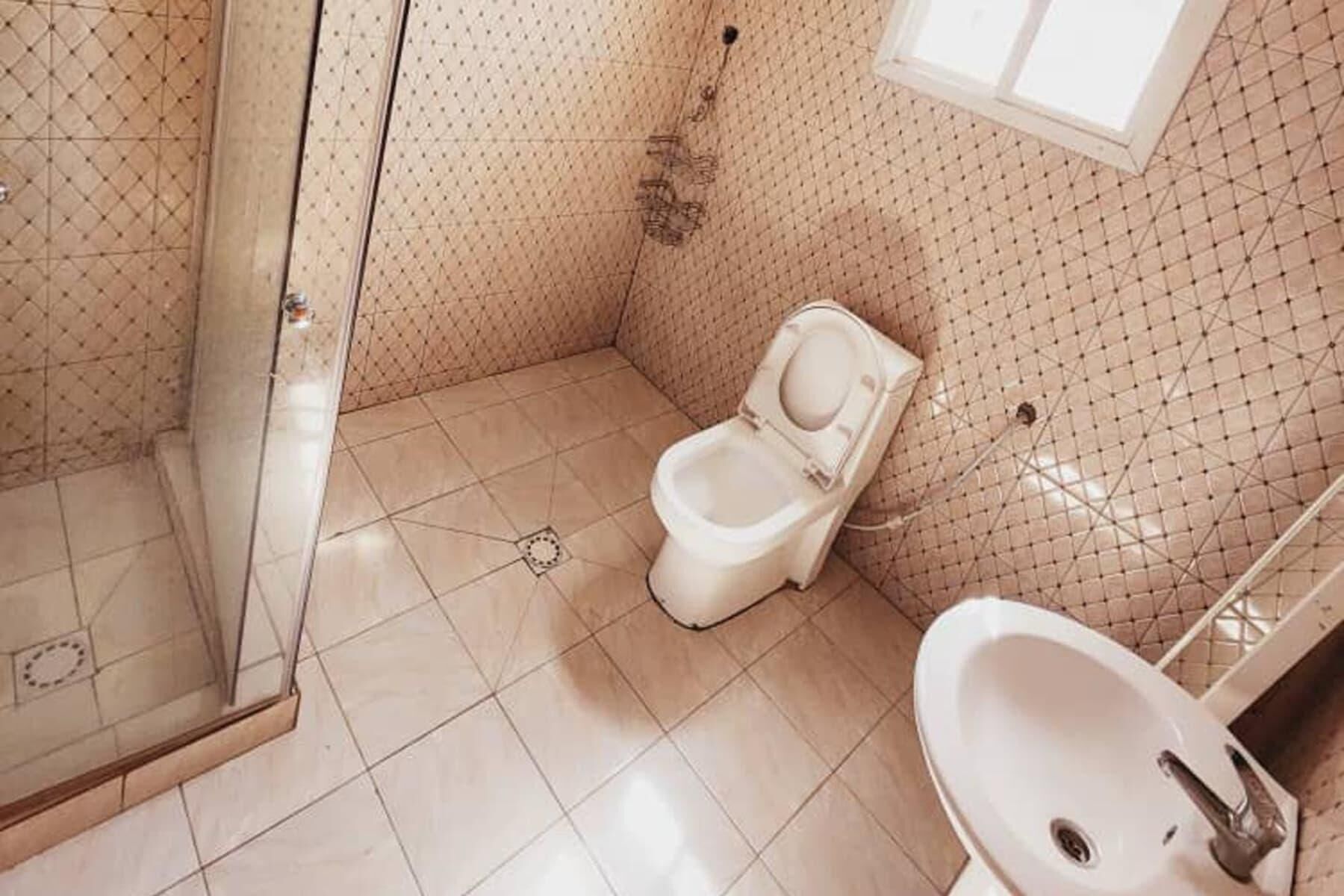 Een douche, handdoeken