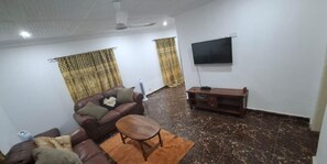 TV - Inviting 1-Bed House in Brusubi (Brusubi)