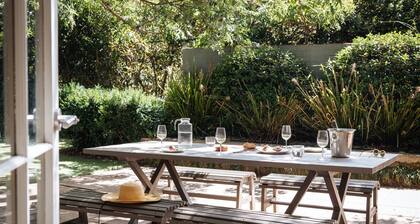 Canberra Heritage House, across from the Australian War Memorial, walk to CBD