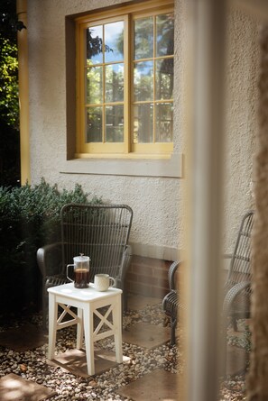 Interior - Canberra Heritage House, across from the Australian War Memorial, walk to CBD (Reid)