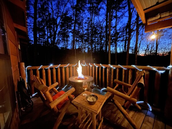 Property grounds - Cozy Bear cabin in great location - Fall specials (Pigeon Forge)