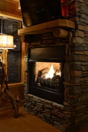 Interior - Cozy Bear cabin in great location - Fall specials (Pigeon Forge)