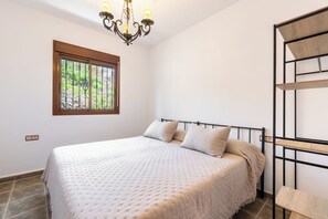 3 bedrooms, free WiFi, bed sheets