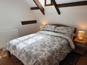 2 Schlafzimmer, Schreibtisch, Bügeleisen/Bügelbrett, WLAN