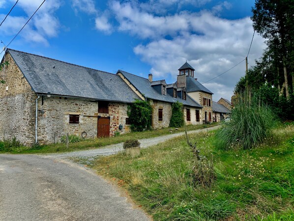 Exterior - La Meltiere Sleeps 4 with Garden (Courcite)