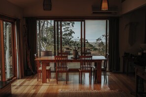 Dining - Cherry Tree Hill - The Gateway to Freycinet (Glamorgan-Spring Bay)