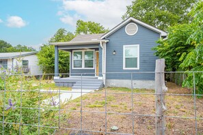 House | 2 bedrooms - Cozy and Gorgeous 2BR 1BA Near Amazing Downtown (San Antonio)