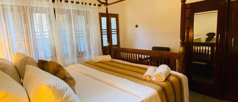 4 habitaciones, escritorio, wifi gratis y ropa de cama