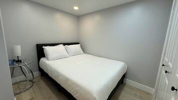 1 habitación, caja de seguridad en la habitación y escritorio