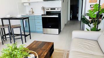 Smart TV, books, stereo