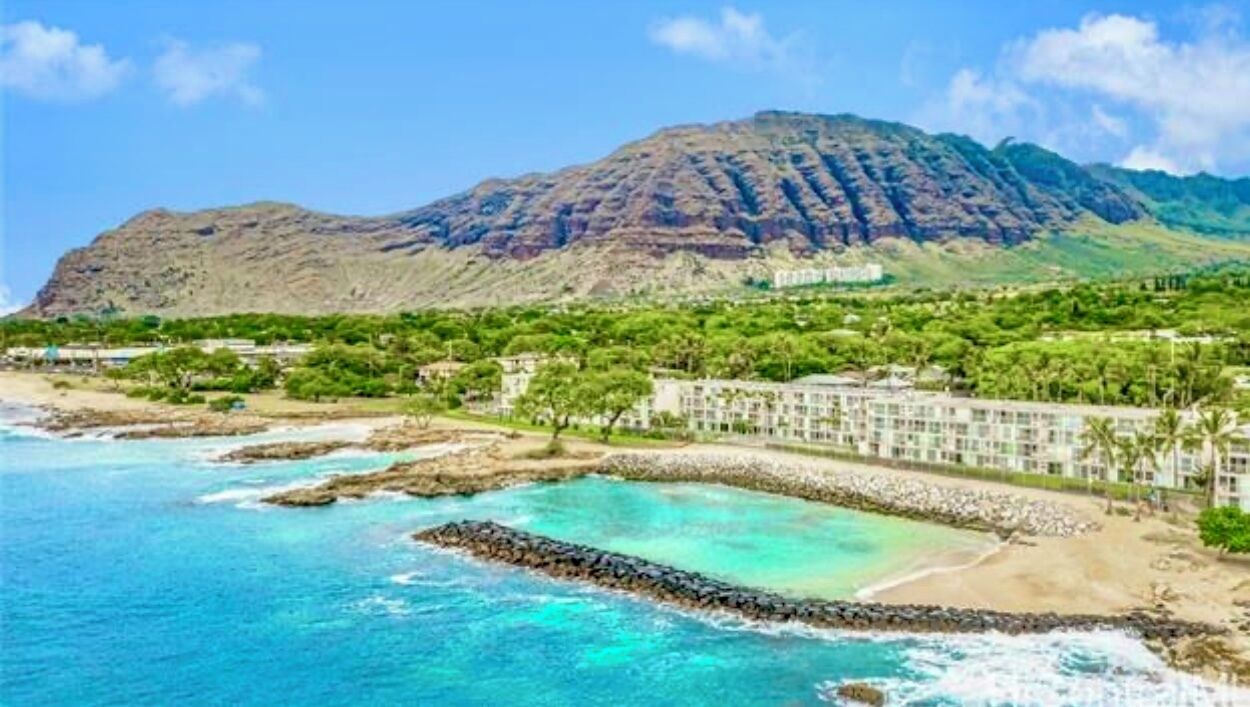 Ligstoelen aan het strand, strandlakens