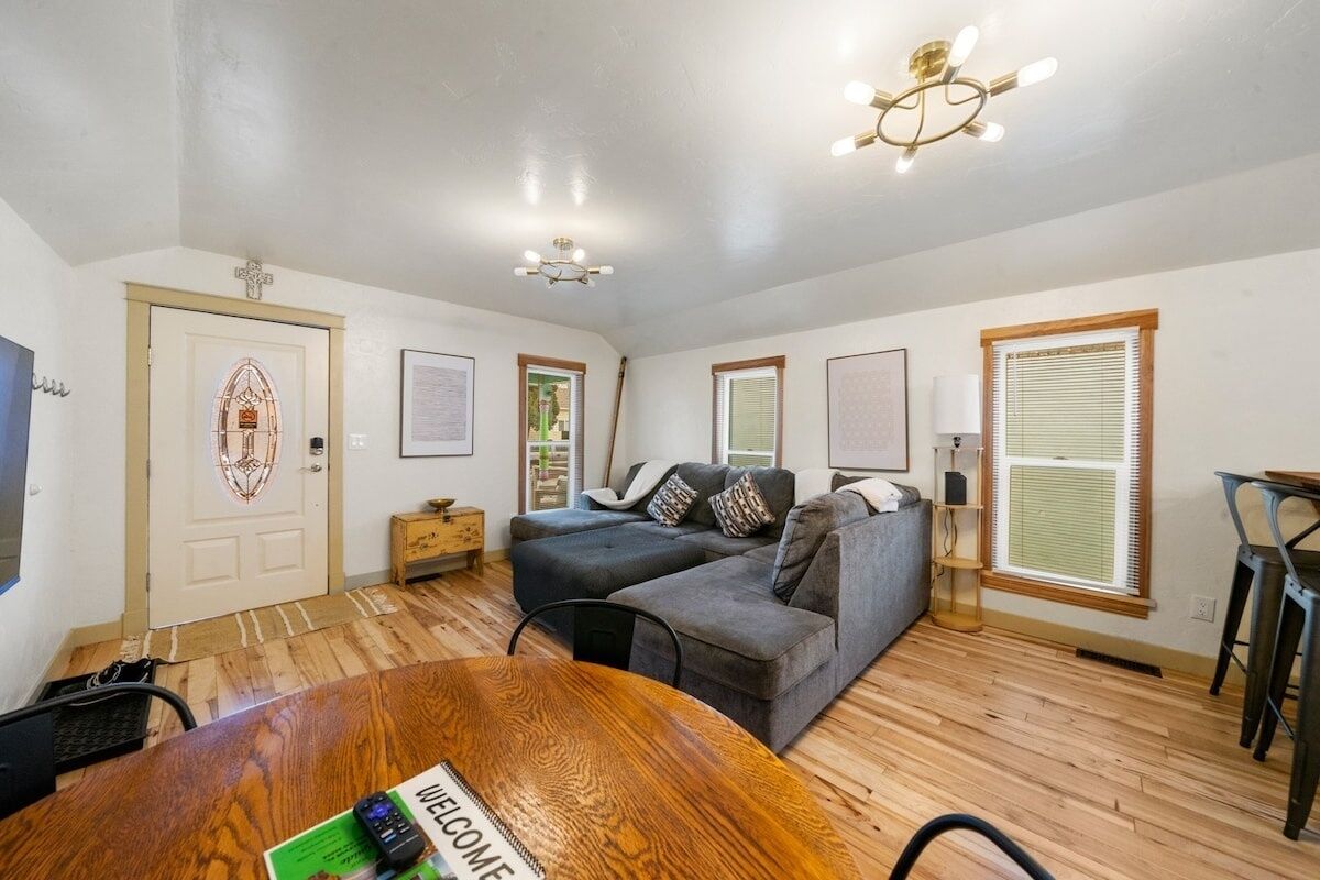 Casa Verde near Downtown-3BR