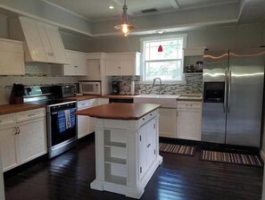 Private kitchen - Fort Myers 3 BR Bungalow (Fort Myers)