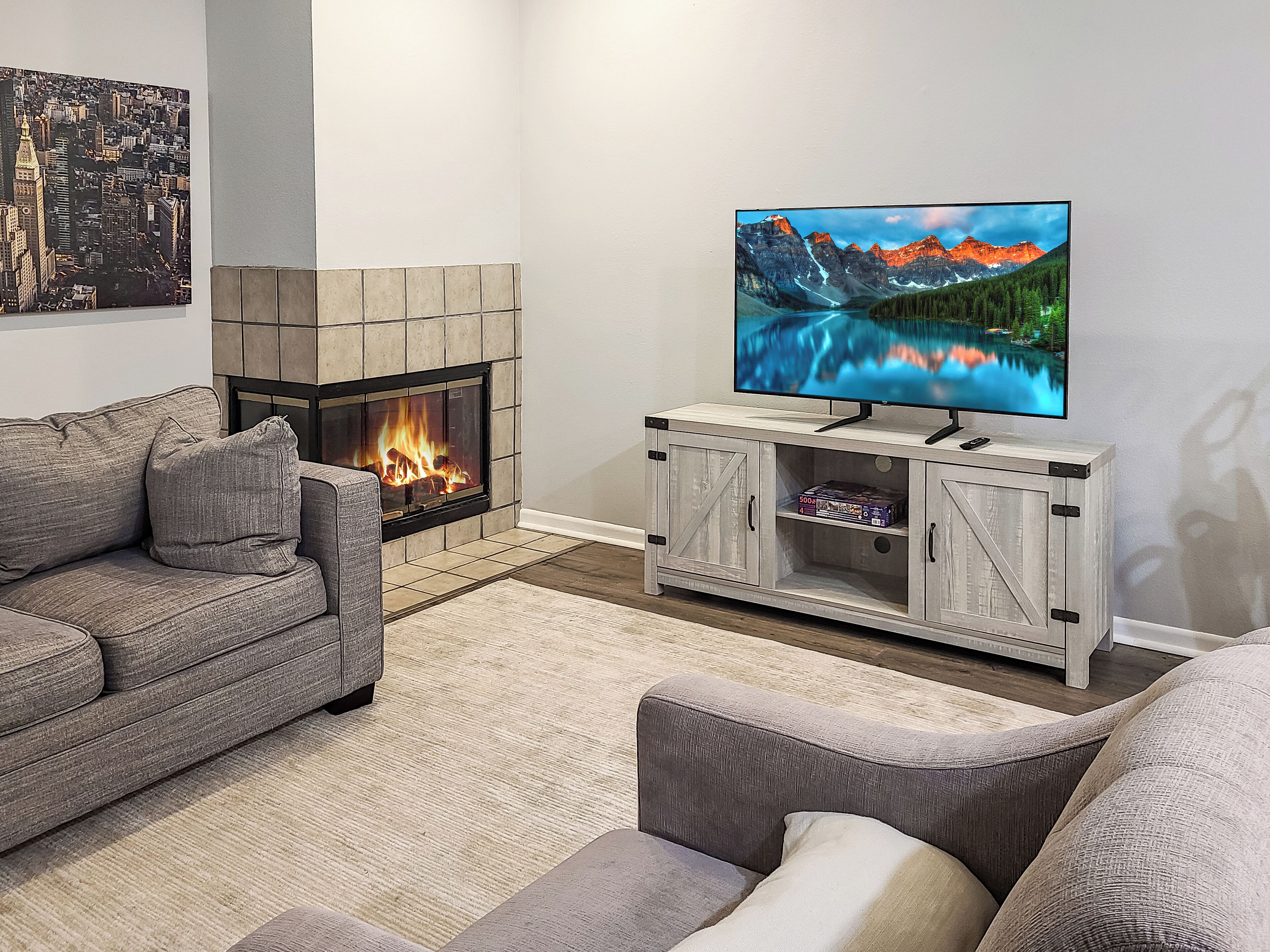 Tampa Haven for Healthcare Pros - Paris Room, with A/C & free WiFi