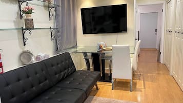 智能電視、書籍、電腦螢幕、打印機