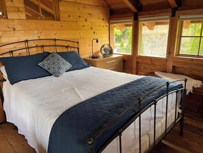 3 bedrooms, desk, iron/ironing board, travel cot