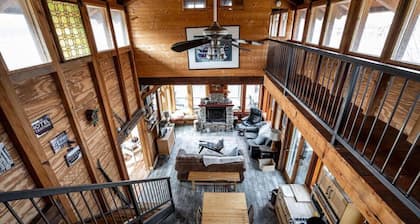 Lakeside Cabin Retreat Relax at Private Lake House!