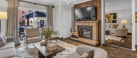 Télévision, cheminée