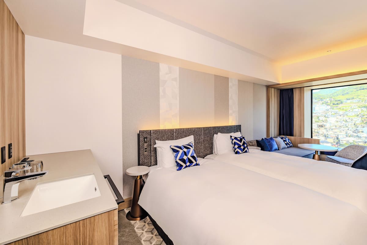 1 bedroom, down duvets, memory-foam beds, free minibar