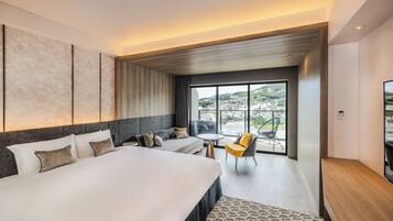 Kamar Deluks, Bebas Asap Rokok, balkon (Stadium View, King) | Selimut bulu angsa, busa memori, minibar gratis, dan brankas