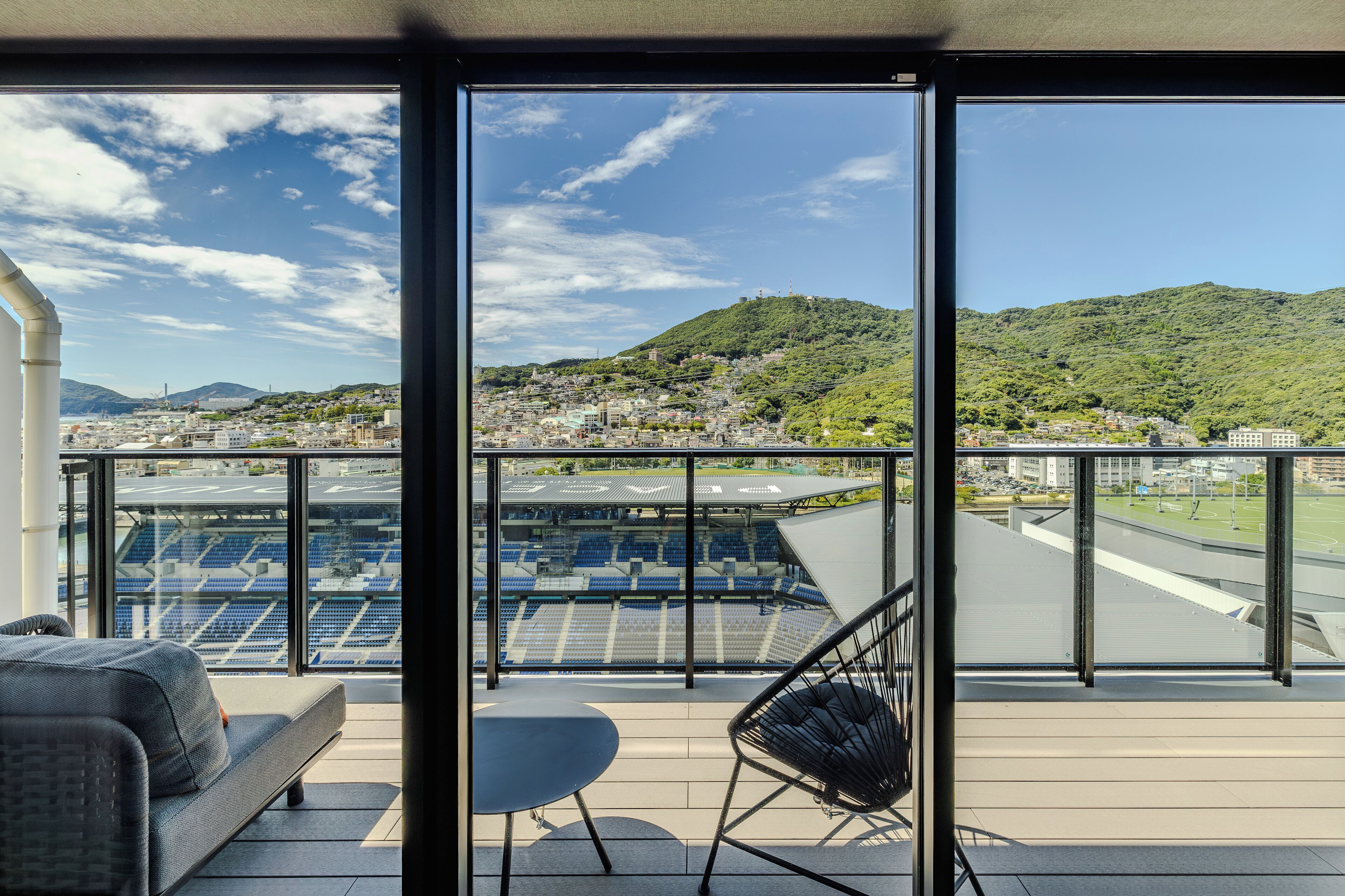 グランドデラックススタジアムビューフォースルーム　禁煙 | 羽毛の掛け布団、低反発ベッド、ミニバー (無料)、セーフティボックス (室内)