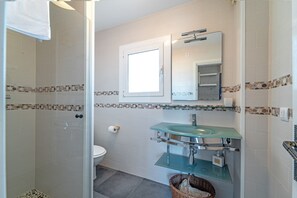 Dusch, hårtork och handdukar