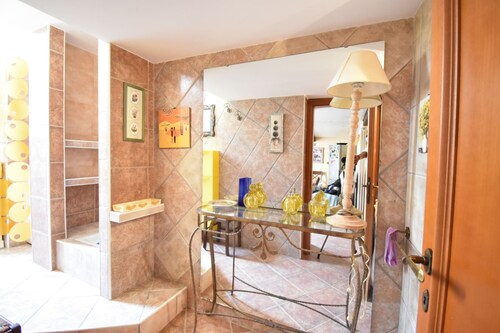 Elegant apartment overlooking the city, a short walk from the historic center