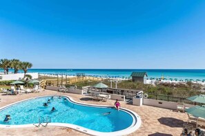 A heated pool - Emerald Towers 0101 (Destin)