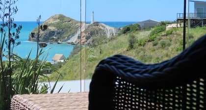 Modern apartment with stunning views of Lighthouse and short walk to beach.