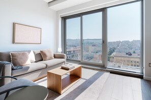 TV, stereo - Cool Hayes Valley 1BR w/ Pool, Gym, Spa, Pet Area & W/D (San Francisco)