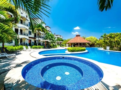 Cozy 2-bedroom condo in beautiful Tamarindo with WiFi, AC