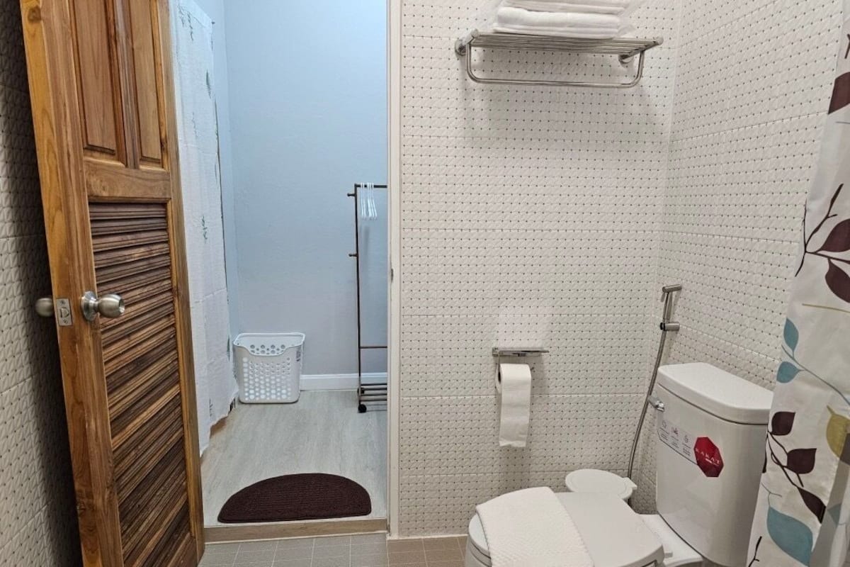 Quadrupla familiare, vista fiume | Bagno | Asciugamani, sapone, shampoo, carta igienica