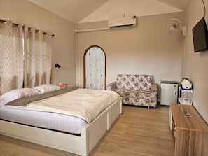Family Quadruple Room, River View | Blackout drapes, free WiFi