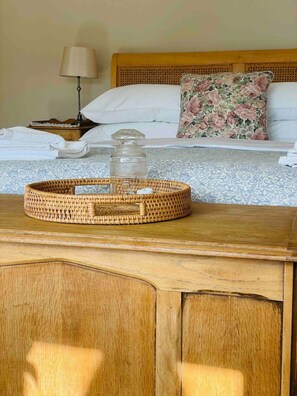 4 camere, una scrivania, ferro/asse da stiro, culla da viaggio