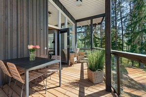 Outdoor dining - Stay North - Villa Mustikka (Lohja)