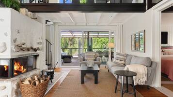 TV, fireplace, stereo