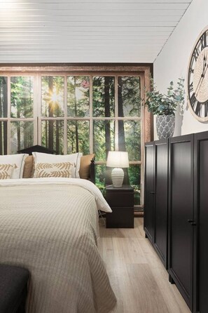 4 عدّة غرف نوم ومكتب ومكواة/لوح كي وسرير سفر