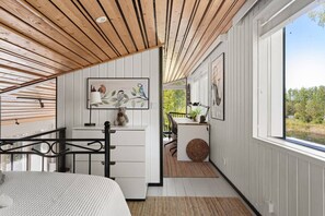 4 bedrooms, desk, iron/ironing board, travel cot