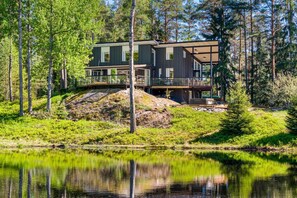 المنشأة من الخارج