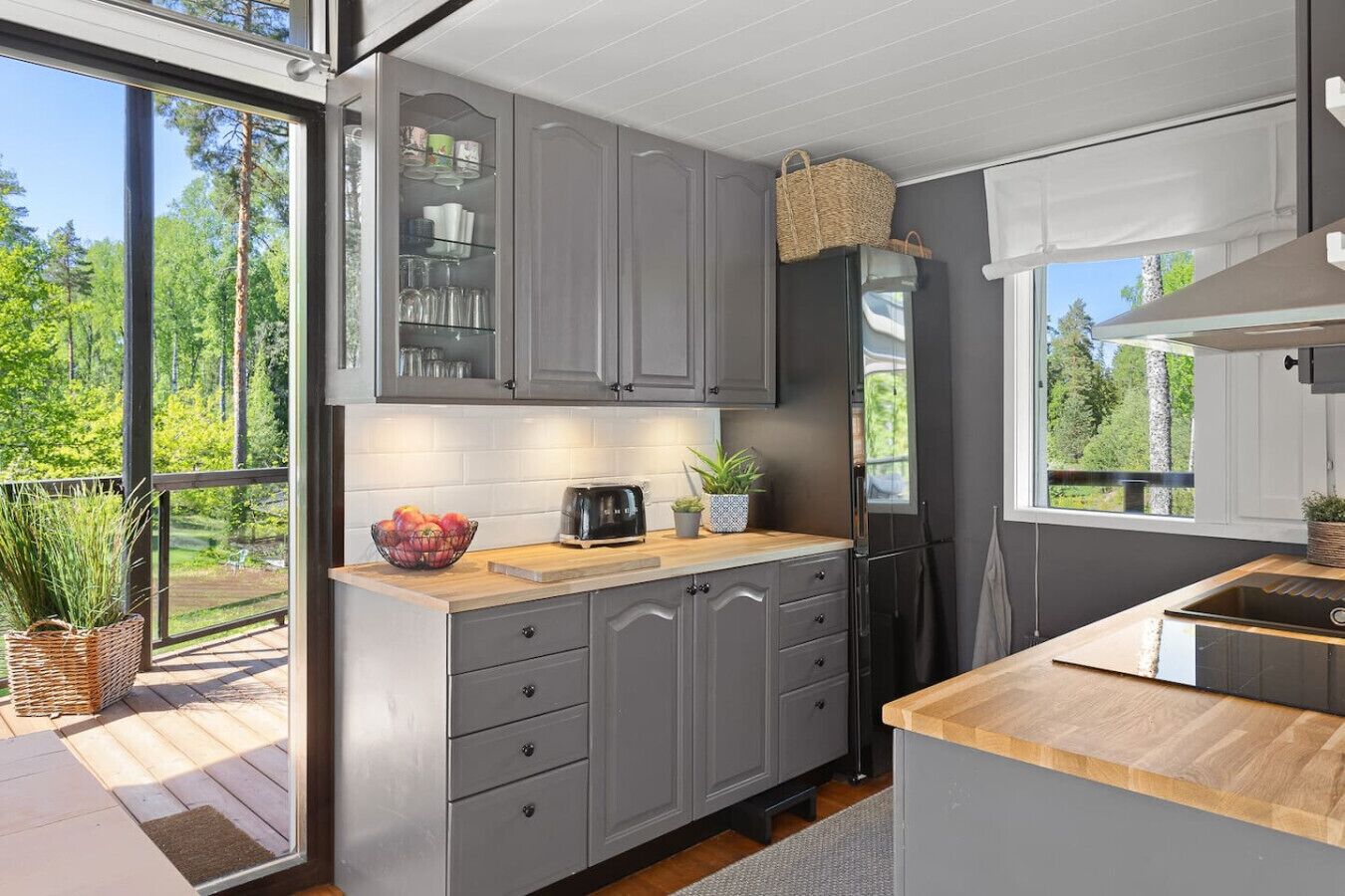 Køleskab, mikrobølgeovn, ovn, kogeplade