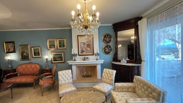 Royal Apartment, Non Smoking, Kitchen | Living area