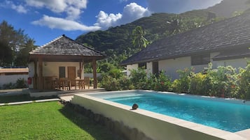 Outdoor pool, pool umbrellas, sun loungers
