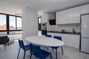 Fridge, microwave, oven, coffee/tea maker