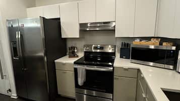 Microonde, forno, piano cottura, lavastoviglie