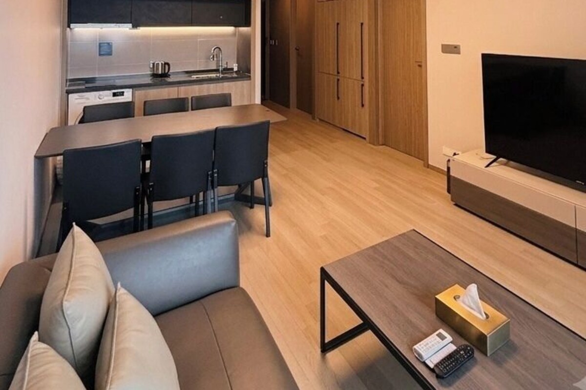 Family Penthouse, Balcony, Sea View | Living area | LCD TV, heated floors