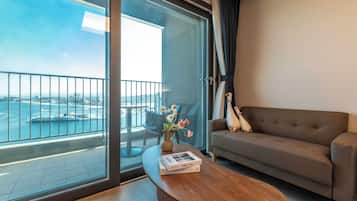 Habitación estándar, 1 cama Queen size, balcón, vista al mar (Self Check-in) | Edredón, wifi gratis y ropa de cama