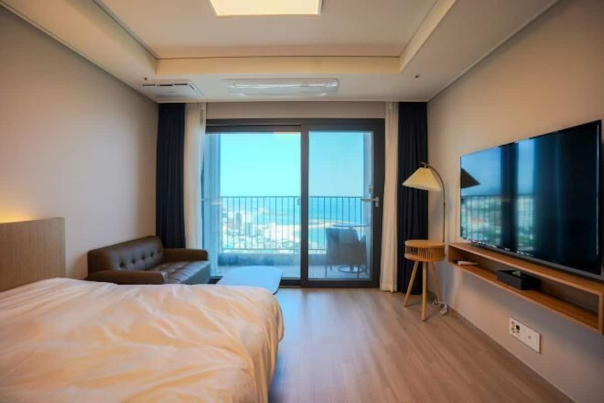 Down duvets, free WiFi, bed sheets