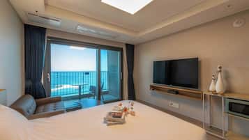 Standard Room, 1 Queen Bed, Balcony, Sea View (Self Check-in) | Down comforters, free WiFi, bed sheets