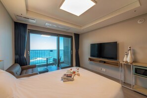 Standardværelse - 1 queensize-seng - balkon - havudsigt (Self Check-in) | Dundyner, gratis Wi-Fi, sengetøj