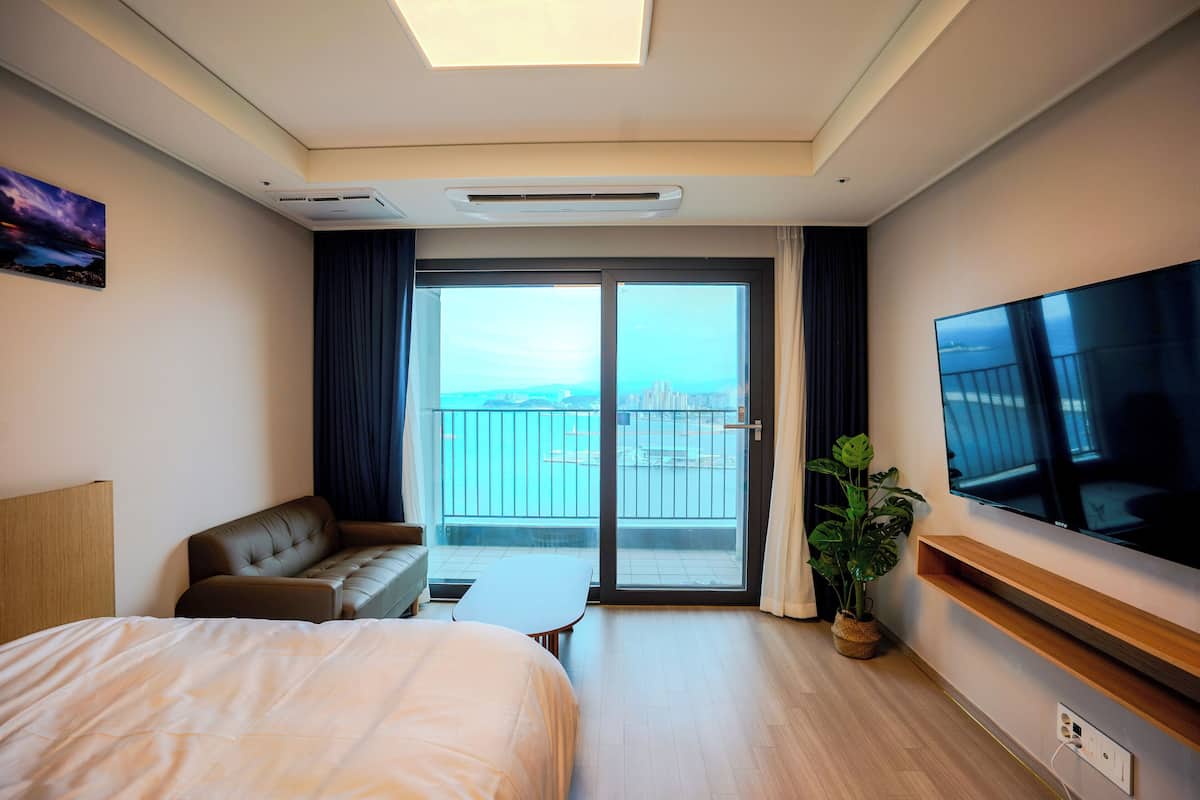 Standard Room, 1 Queen Bed, Balcony, Sea View (Self Check-in) | Down duvets, free WiFi, bed sheets